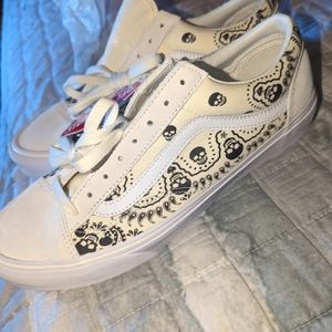 Vans Style 36 "Bandana" with skulls
